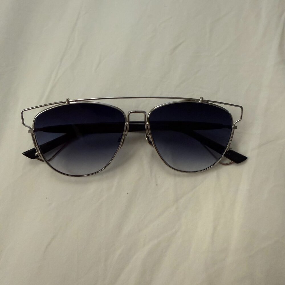 Share Christian Dior Sunglasses - Dior Technologic (blue gradient lenses)